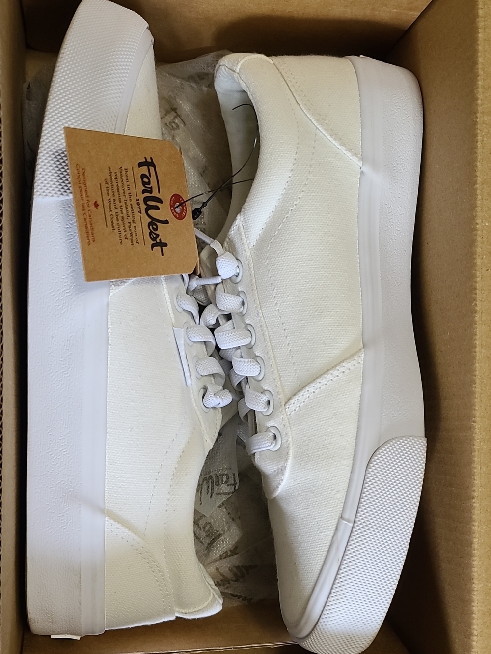 NWOT Women's Far West Cream White Canvas Sneakers